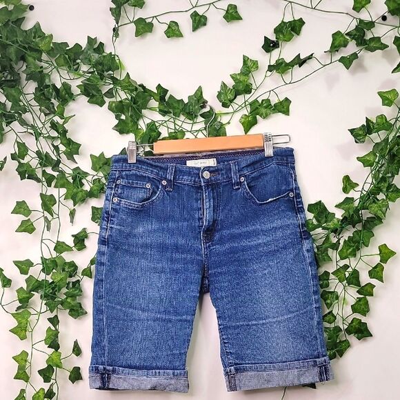 Levi's. Blue Bermuda Shorts Relaxed Fit. Size 8. - Picture 1 of 8